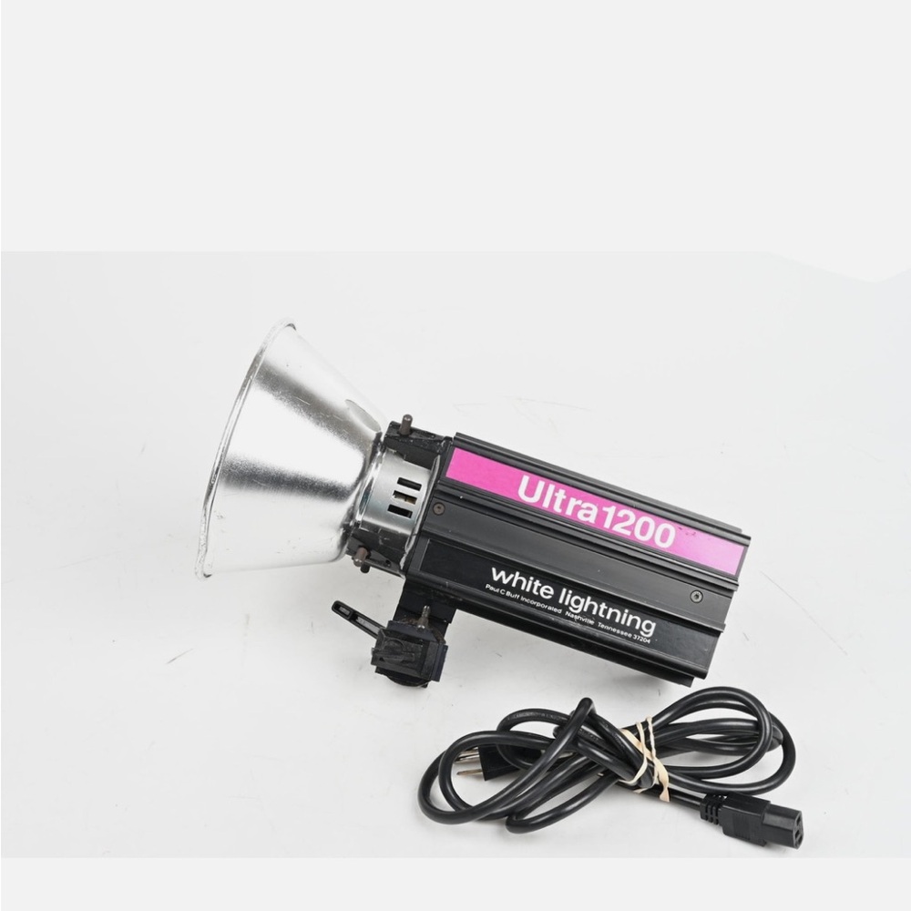 Ultra1200 White Lightning studio strobe light